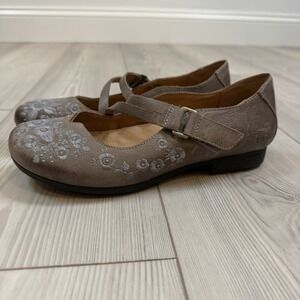 Taos Women Shoe Wish Size 8M Taupe Gray Embroidered Flat Mary Jane Leather